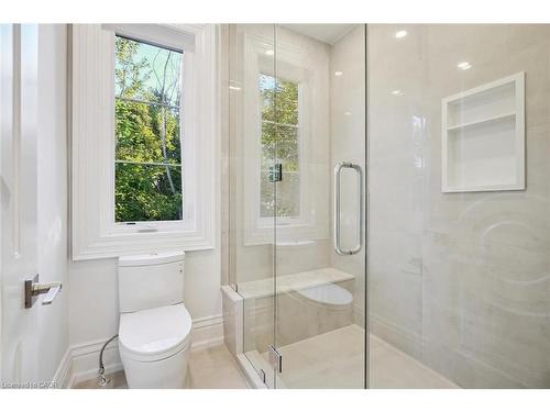 452 Rothesay Place, Burlington, ON - Indoor Photo Showing Bathroom