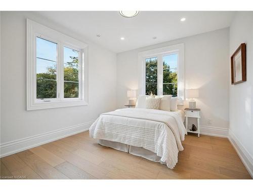 452 Rothesay Place, Burlington, ON - Indoor Photo Showing Bedroom