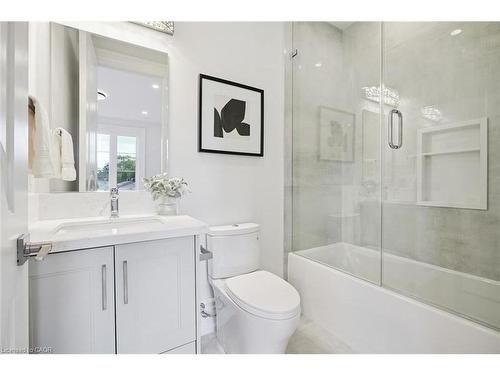 452 Rothesay Place, Burlington, ON - Indoor Photo Showing Bathroom