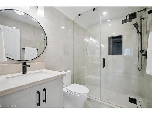 452 Rothesay Place, Burlington, ON - Indoor Photo Showing Bathroom