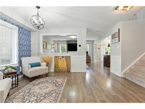 8769 Dogwood Crescent, Niagara Falls, ON - Indoor Photo Showing Living Room