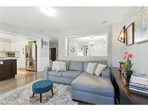 8769 Dogwood Crescent, Niagara Falls, ON - Indoor Photo Showing Living Room