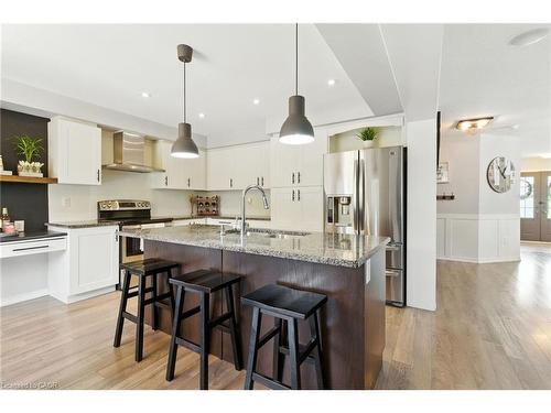 8769 Dogwood Crescent, Niagara Falls, ON - Indoor Photo Showing Kitchen With Upgraded Kitchen