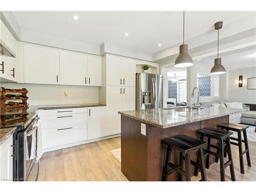 8769 Dogwood Crescent, Niagara Falls, ON - Indoor Photo Showing Kitchen With Upgraded Kitchen