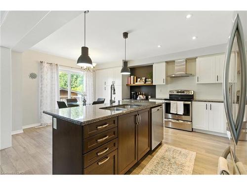 8769 Dogwood Crescent, Niagara Falls, ON - Indoor Photo Showing Kitchen With Double Sink With Upgraded Kitchen