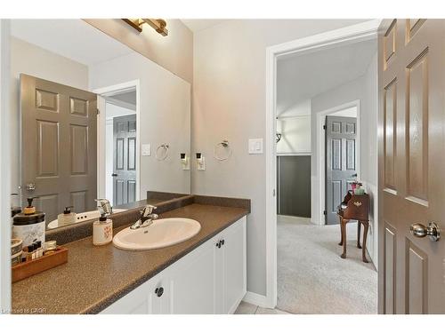 8769 Dogwood Crescent, Niagara Falls, ON - Indoor Photo Showing Bathroom