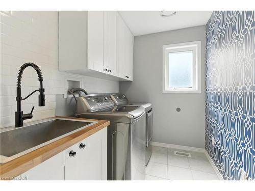8769 Dogwood Crescent, Niagara Falls, ON - Indoor Photo Showing Laundry Room