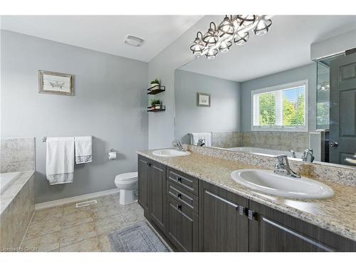 8769 Dogwood Crescent, Niagara Falls, ON - Indoor Photo Showing Bathroom