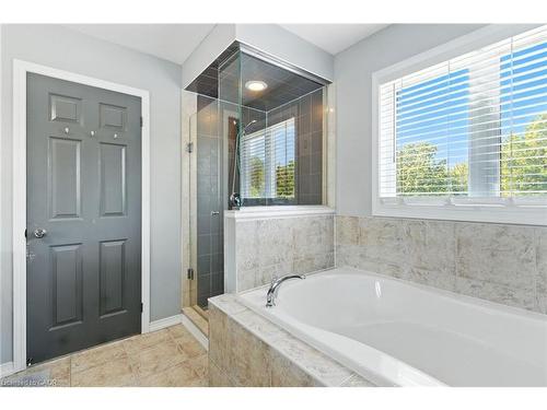 8769 Dogwood Crescent, Niagara Falls, ON - Indoor Photo Showing Bathroom