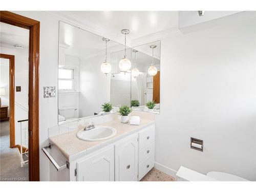 86 Ranchdale Drive, Hamilton, ON - Indoor Photo Showing Bathroom