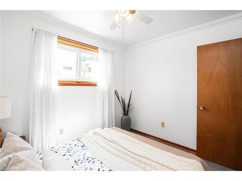 86 Ranchdale Drive, Hamilton, ON - Indoor Photo Showing Bedroom