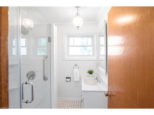 86 Ranchdale Drive, Hamilton, ON - Indoor Photo Showing Bathroom