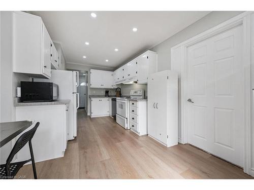 41-121 University Avenue E, Waterloo, ON - Indoor Photo Showing Kitchen