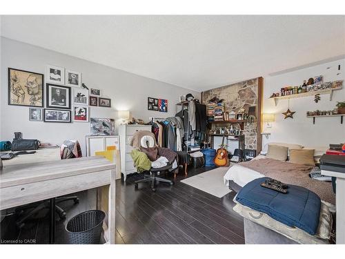 41-121 University Avenue E, Waterloo, ON - Indoor