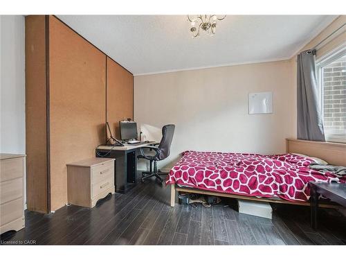 41-121 University Avenue E, Waterloo, ON - Indoor Photo Showing Bedroom