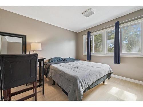 41-121 University Avenue E, Waterloo, ON - Indoor Photo Showing Bedroom