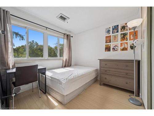 41-121 University Avenue E, Waterloo, ON - Indoor Photo Showing Bedroom