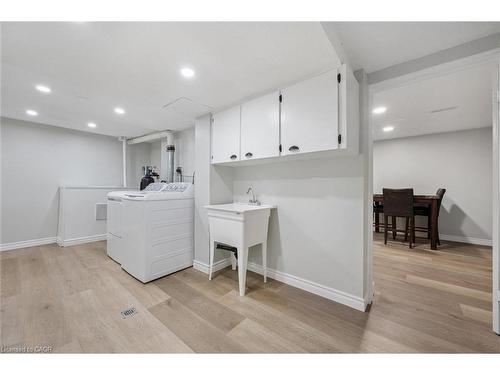 41-121 University Avenue E, Waterloo, ON - Indoor Photo Showing Laundry Room