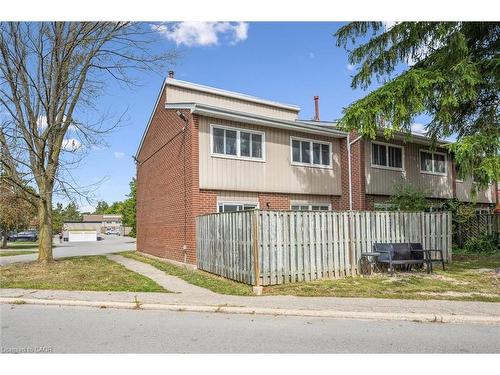 41-121 University Avenue E, Waterloo, ON - Outdoor