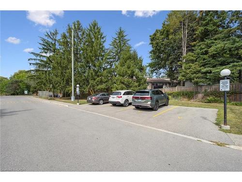 41-121 University Avenue E, Waterloo, ON - Outdoor