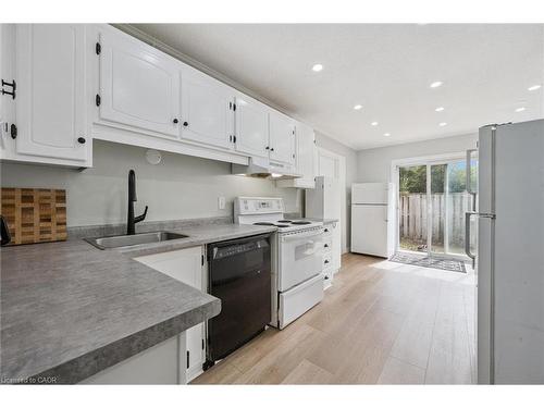 41-121 University Avenue E, Waterloo, ON - Indoor Photo Showing Kitchen