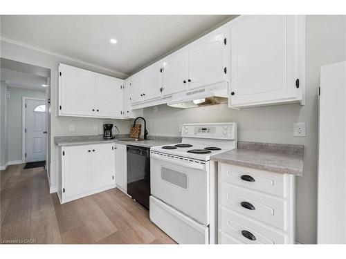 41-121 University Avenue E, Waterloo, ON - Indoor Photo Showing Kitchen