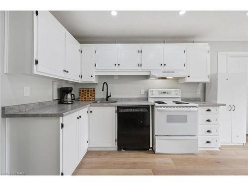 41-121 University Avenue E, Waterloo, ON - Indoor Photo Showing Kitchen