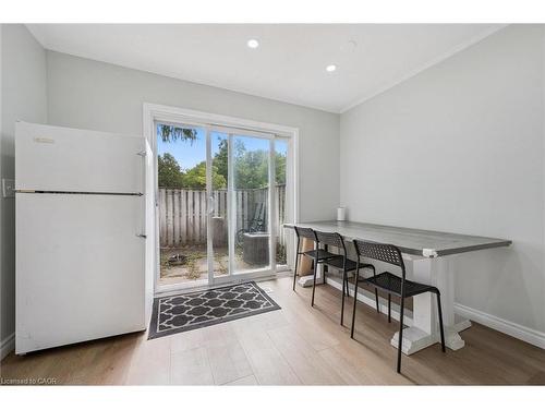 41-121 University Avenue E, Waterloo, ON - Indoor