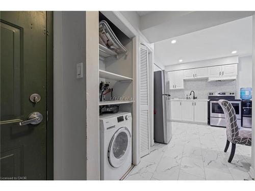 104-28 Victoria Avenue N, Hamilton, ON - Indoor Photo Showing Laundry Room