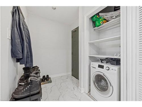 104-28 Victoria Avenue N, Hamilton, ON - Indoor Photo Showing Laundry Room