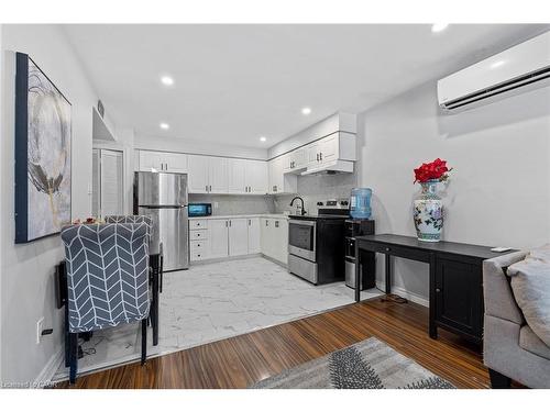 104-28 Victoria Avenue N, Hamilton, ON - Indoor Photo Showing Kitchen With Stainless Steel Kitchen
