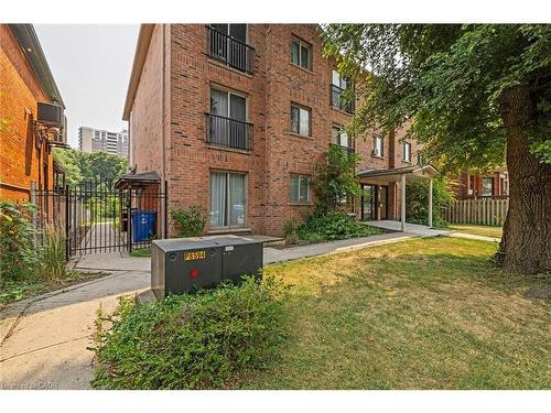 104-28 Victoria Avenue N, Hamilton, ON - Outdoor