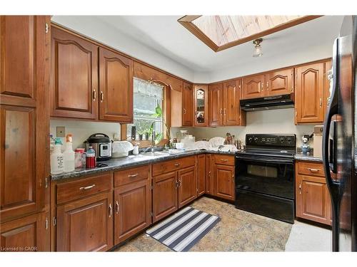 42347 Highway 3, Wainfleet, ON - Indoor Photo Showing Kitchen With Double Sink