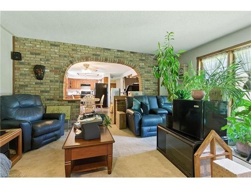 42347 Highway 3, Wainfleet, ON - Indoor Photo Showing Living Room