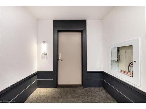 402-16 Concord Place, Grimsby, ON - Indoor Photo Showing Other Room