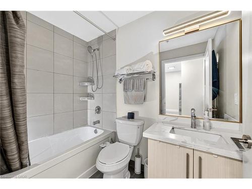 402-16 Concord Place, Grimsby, ON - Indoor Photo Showing Bathroom