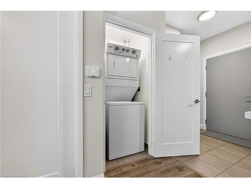 402-16 Concord Place, Grimsby, ON - Indoor Photo Showing Laundry Room