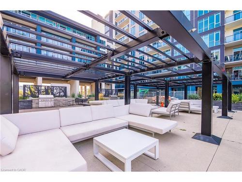 402-16 Concord Place, Grimsby, ON - Outdoor