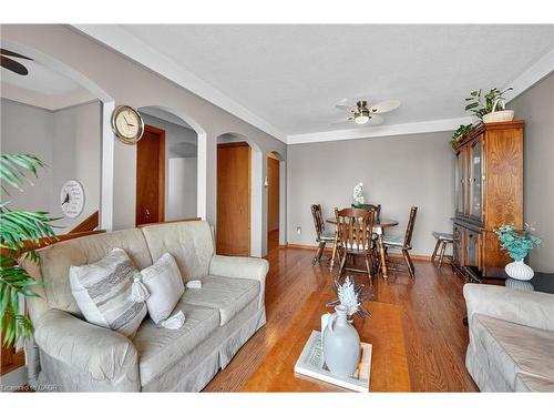47 Rowena Court, Hamilton, ON - Indoor Photo Showing Living Room