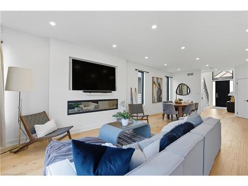 20 Ivy Crescent, Thorold, ON - Indoor Photo Showing Living Room