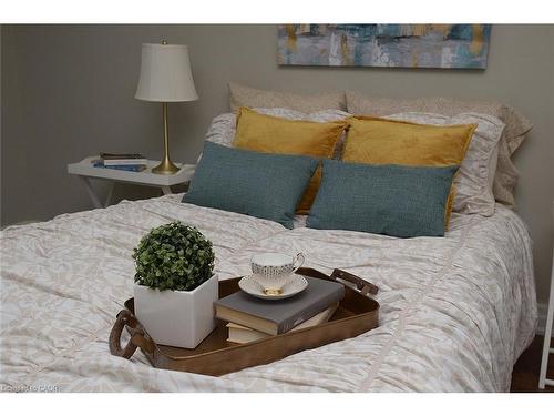 41 Sister Kern Terrace, Hamilton, ON - Indoor Photo Showing Bedroom