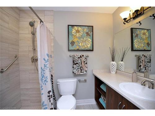 41 Sister Kern Terrace, Hamilton, ON - Indoor Photo Showing Bathroom