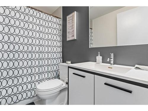 1402-385 Winston Road, Grimsby, ON - Indoor Photo Showing Bathroom