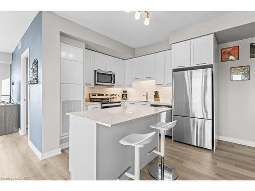 1402-385 Winston Road, Grimsby, ON - Indoor Photo Showing Kitchen With Upgraded Kitchen