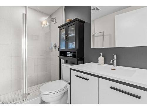 1402-385 Winston Road, Grimsby, ON - Indoor Photo Showing Bathroom