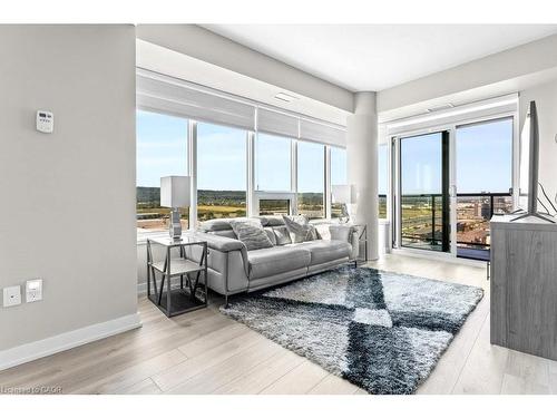 1402-385 Winston Road, Grimsby, ON - Indoor Photo Showing Living Room