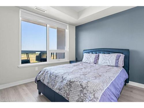 1402-385 Winston Road, Grimsby, ON - Indoor Photo Showing Bedroom