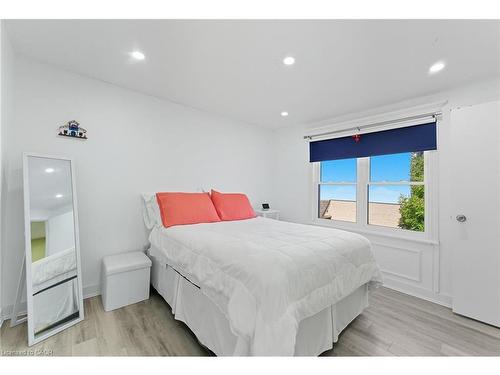 6-1300 Upper Ottawa Street, Hamilton, ON - Indoor Photo Showing Bedroom