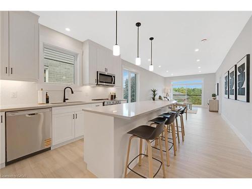 52 Moon Crescent, Cambridge, ON - Indoor Photo Showing Kitchen With Upgraded Kitchen