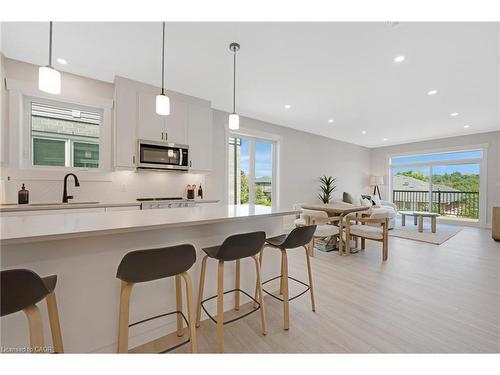 52 Moon Crescent, Cambridge, ON - Indoor Photo Showing Kitchen With Upgraded Kitchen